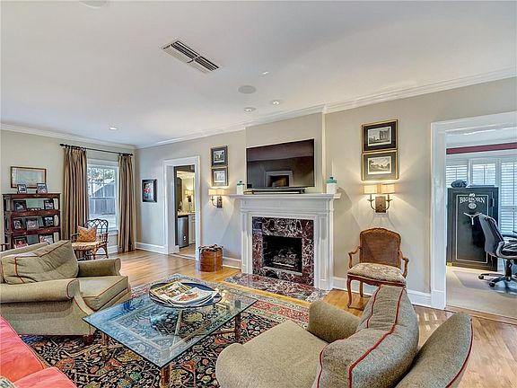 5th image of 701 Rivercrest Dr