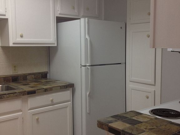 4th image of 6370 Bordeaux Ave #6370