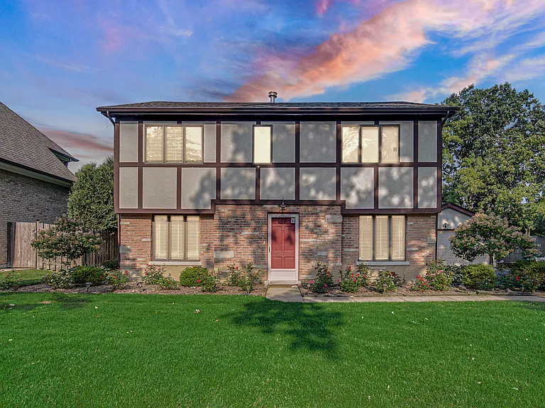 23327 N Wildwood Ln — Photo 2