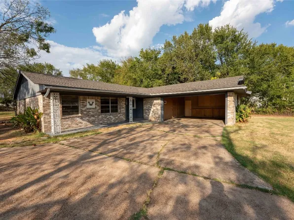 412 Halesboro St, Bogata, TX 75417