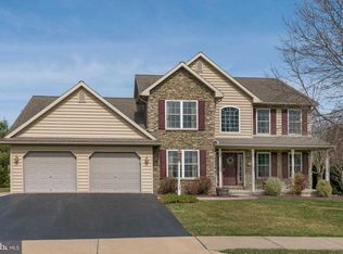25 Hoover Dr, Ephrata, PA 17522