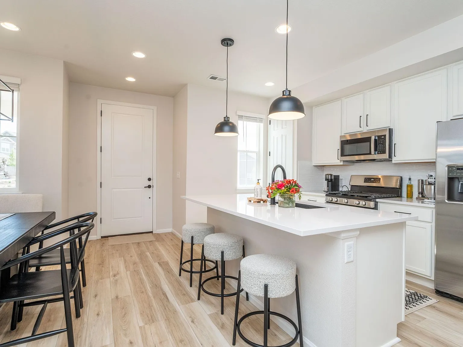 3 bed, 1475 sqft, $2,590 — Photo 2