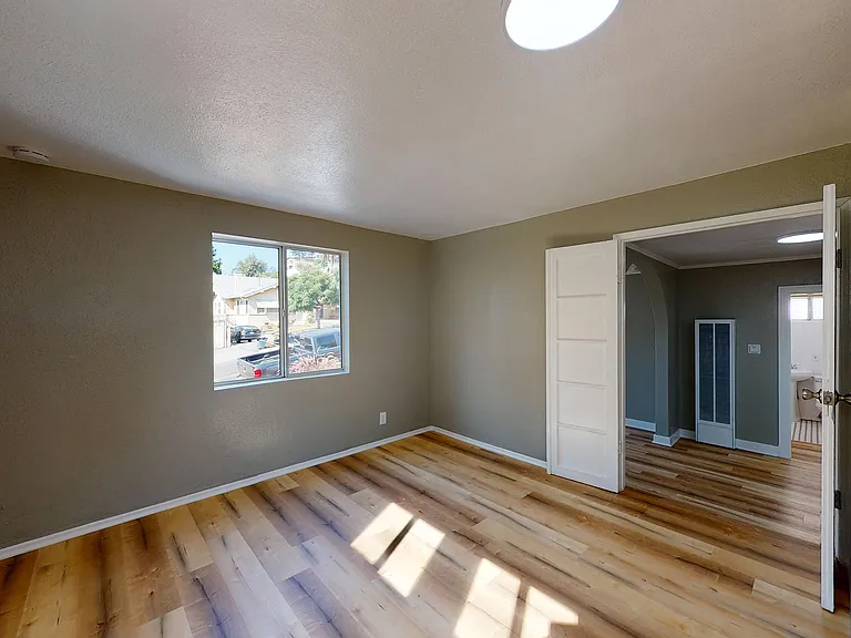1532 Scott Ave — Photo 16