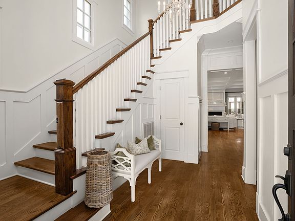 3rd image of 937 Caldwell Ln
