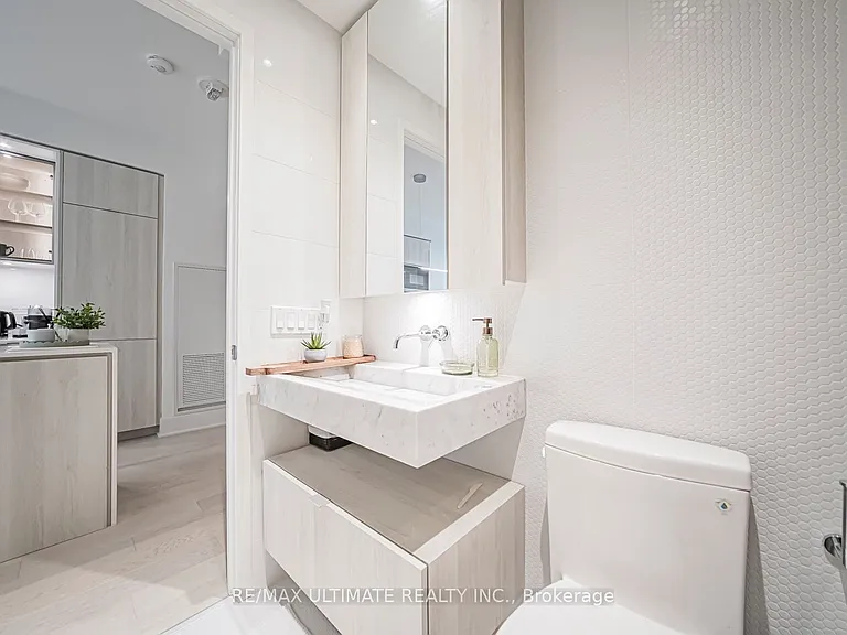11 Yorkville Ave #1902 — Photo 22