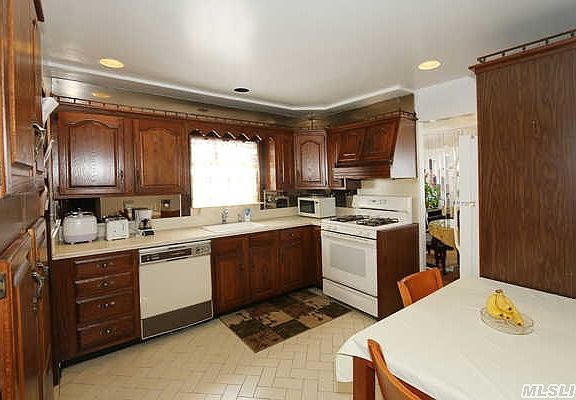 5th image of 5752 225th St