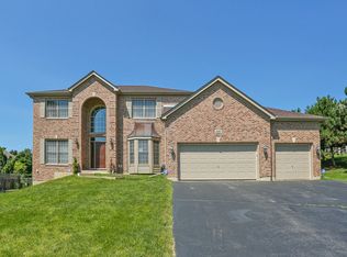 3507 Thunderbird Ln, Crystal Lake, IL 60012