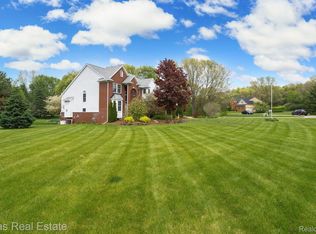 9295 Anacapa Bay Dr, Pinckney, MI