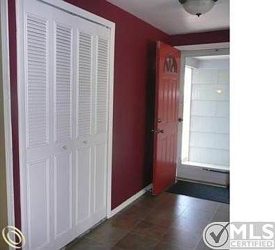 Foyer W/Large Closet