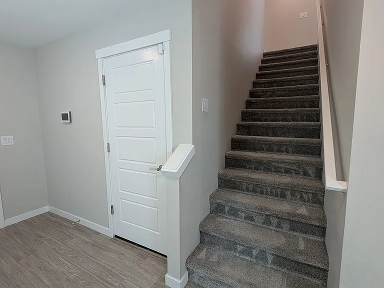 938 Burwood St SE — Photo 15