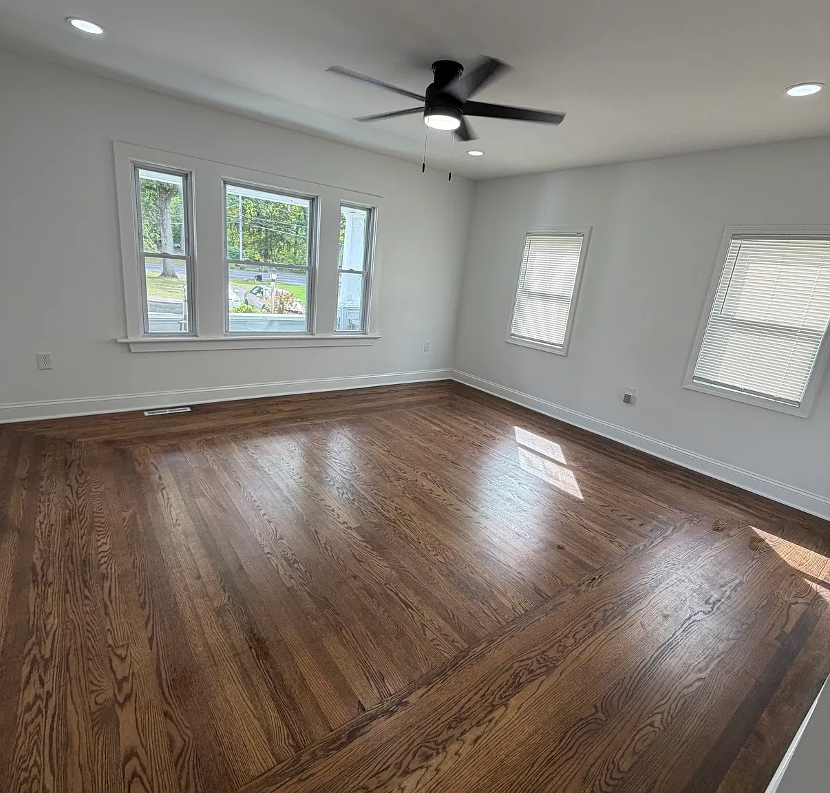 3 bed, 1400 sqft, $2,350 — Photo 2