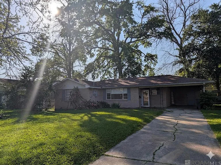 235 Burgin Ave — Photo 1