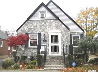 30 Maple Dr W, New Hyde Park, NY 11040