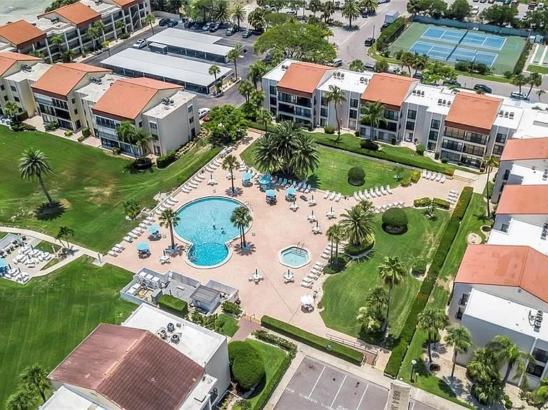 895 S Gulfview Blvd #203 — Photo 4