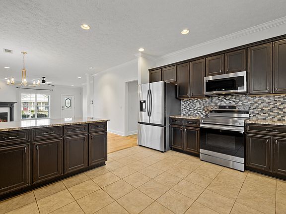 2nd image of 512 Ashton Oak Dr