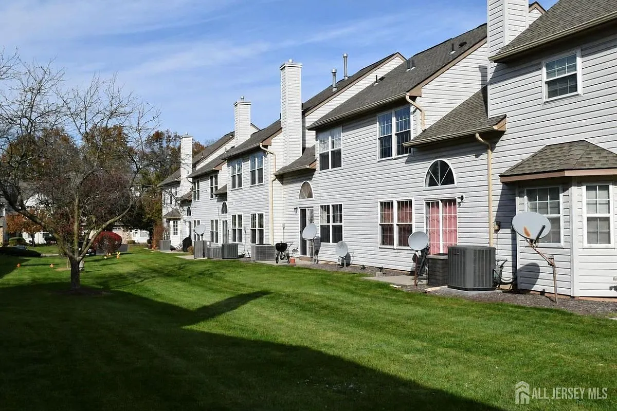 2 bed, 3.0 bath, 1395 sqft, $2,700 — Photo 2