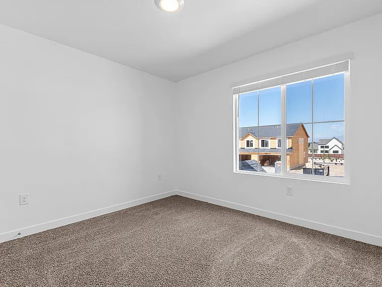 1907 E 640 N — Photo 15