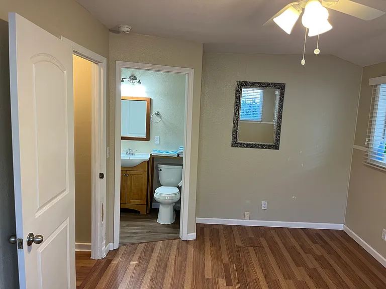 251 Laurel St — Photo 9
