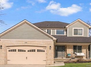 22625 Ridgeway St, Saint Clair Shores, MI 48080