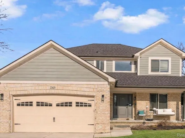 22625 Ridgeway St, Saint Clair Shores, MI 48080