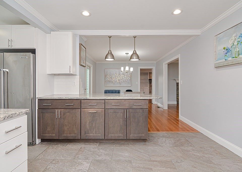 1059 Amostown Rd, West Springfield, MA 01089 Zillow