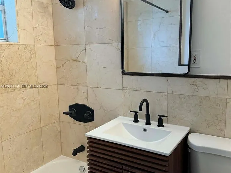 551 NE 62nd St #6 — Photo 5