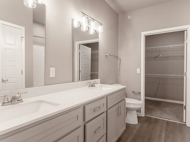 Bedroom 1 - En Suite Bathroom & Closet Bedroom 1 - En Suite Bathroom & Closet