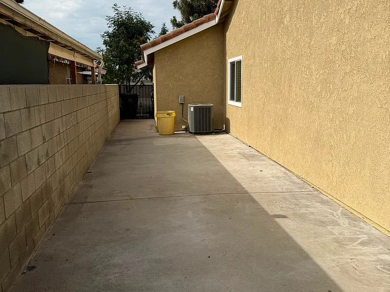 1315 E Flora St — Photo 16