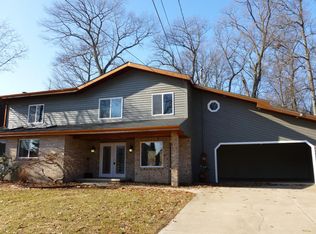 9704 Woodlawn Dr, Portage, MI