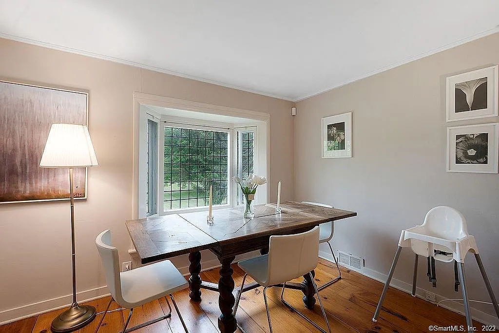 1 bed, 1.5 bath, 995 sqft, $13,900 — Photo 3
