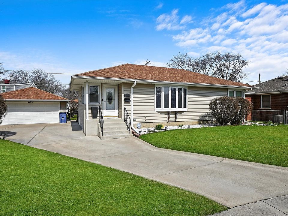 1st image of 626 E 160th Ct