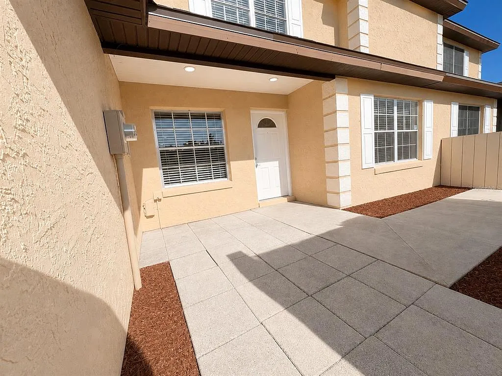 3 bed, 2.0 bath, 1388 sqft, $1,950 — Photo 2