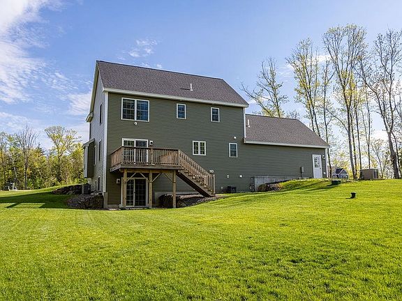 5th image of 15 Echo Farm Drive