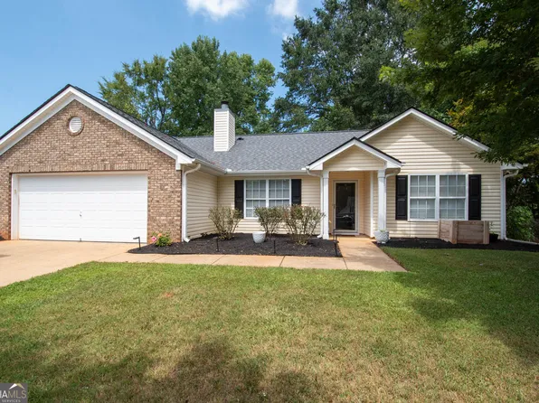 22 Lexington Dr, Grantville, GA 30220
