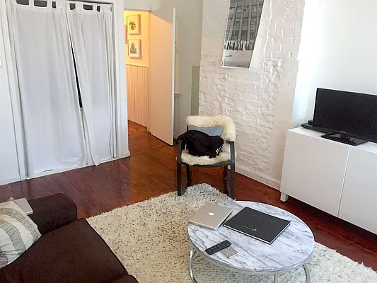 Rented by Capri Jet Realty Corp | media 10