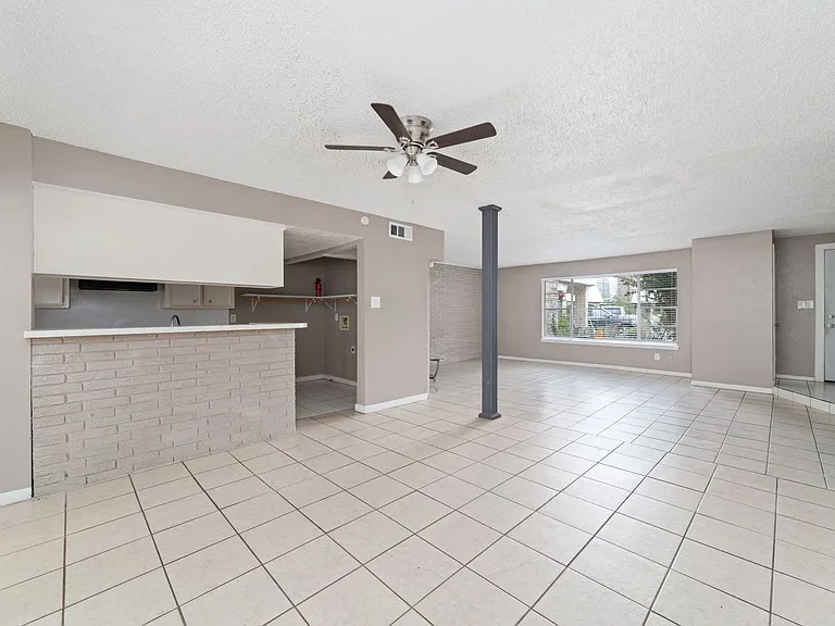 Newly Renovated Apartment In Houston — Photo 21