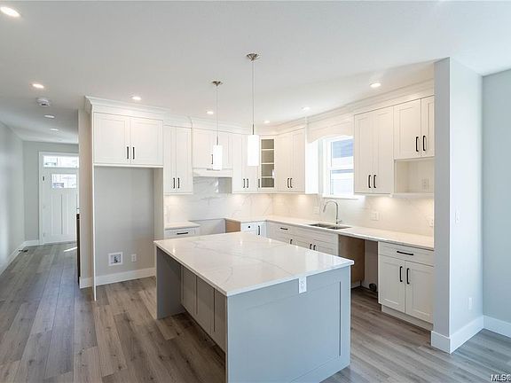4th image of 669 Sanderson Rd
