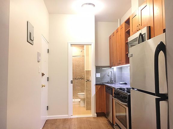 3rd image of 602 10th Ave APT Grn