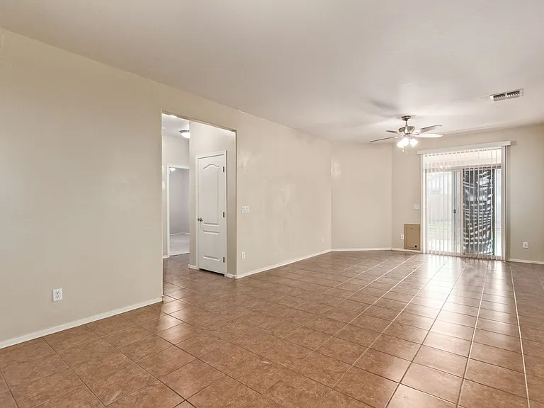 7419 W Glass Ln — Photo 6