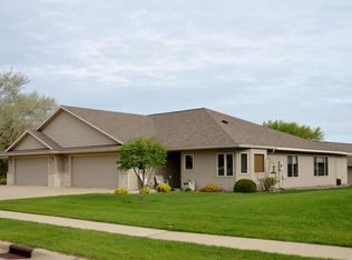 2307 Pinestar Ln SE, Rochester, MN 55904