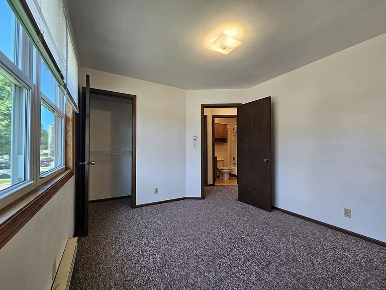 910 8th St S #6 — Photo 10
