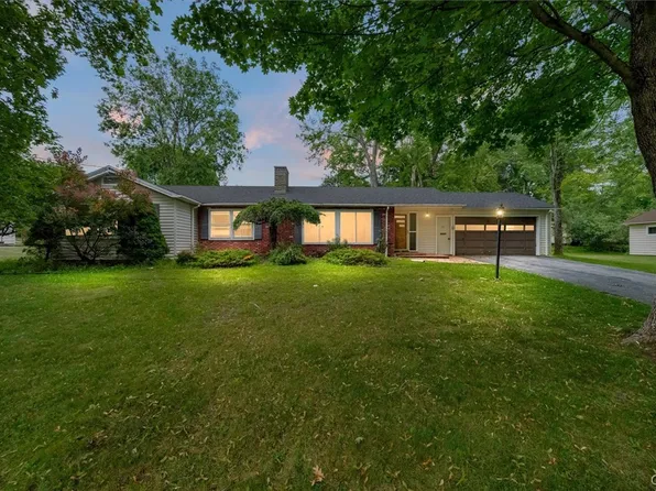 37 S Hills Dr, New Hartford, NY 13413