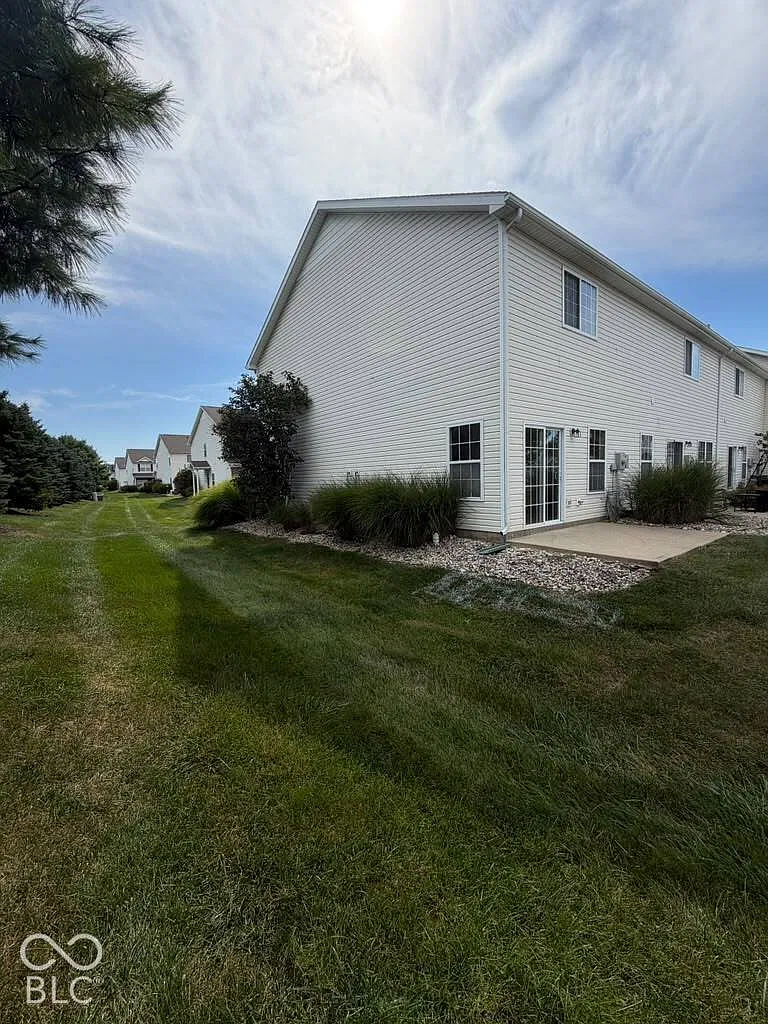 9770 Green Knoll Dr — Photo 3