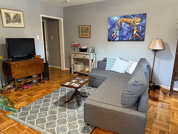 3rd image of 4820 Chevy Chase Dr APT 102