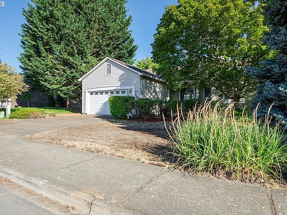 3rd image of 161 NE Cory St