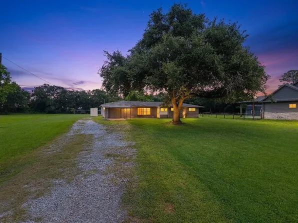 110 Mustang Dr, Alvin, TX 77511