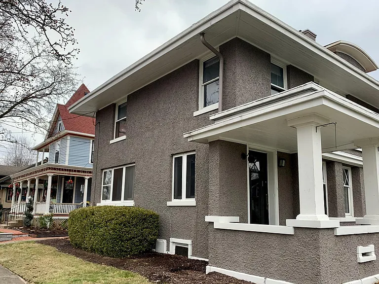 1336 W Jefferson Blvd — Photo 1