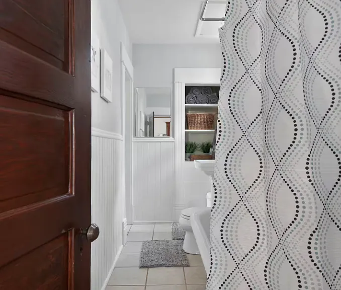 1216 W Franklin St — Photo 14
