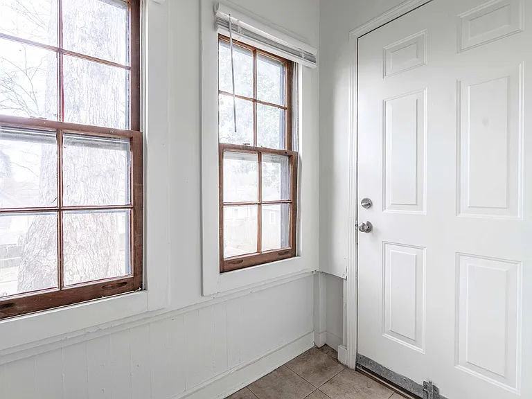 695 Queen St SW #4 — Photo 23