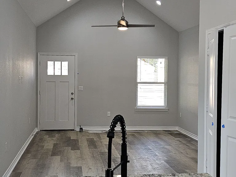 752 Juneau Ct — Photo 8